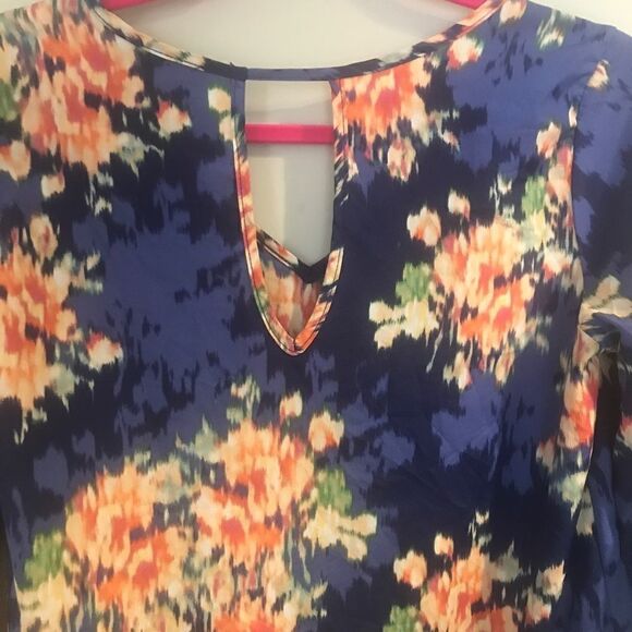 Renee C Floral Blouse - Picture 3 of 4